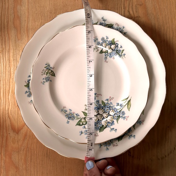 Colclough Bone China Forget-Me-Not Pattern - Picture 4 of 6